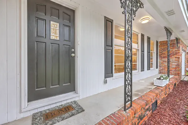 1234 Woodside Dr, Hanahan, SC 29410
