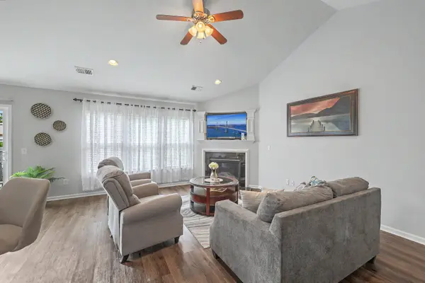 410 Gianna Ln, Goose Creek, SC 29445