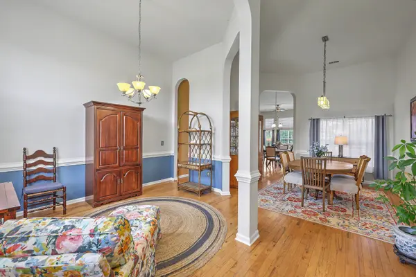 583 Ivy Cir, Charleston, SC 29414