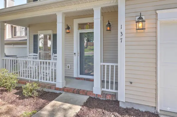 137 Stonehurst Dr, Goose Creek, SC 29445