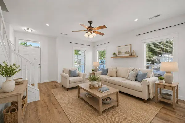137 Stonehurst Dr, Goose Creek, SC 29445