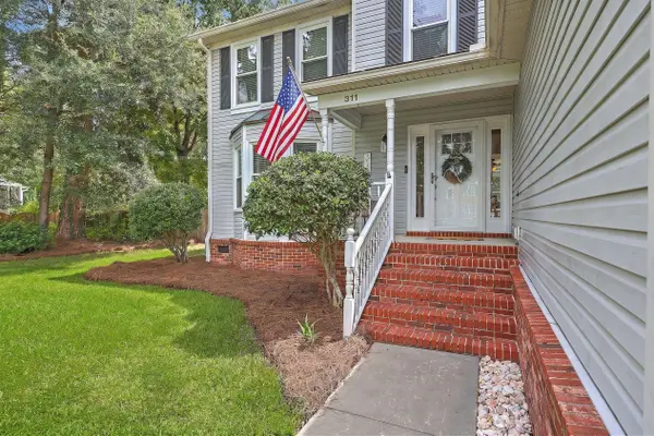 311 King Charles Cir, Summerville, SC 29485