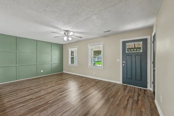 330 Oxford Rd, Ladson, SC 29456