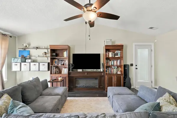 121 Pointer Dr, Goose Creek, SC 29445