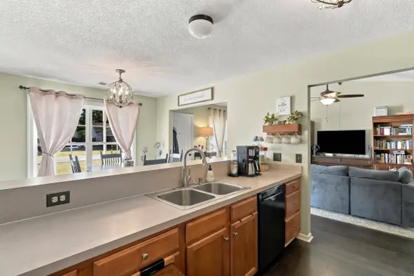 121 Pointer Dr, Goose Creek, SC 29445