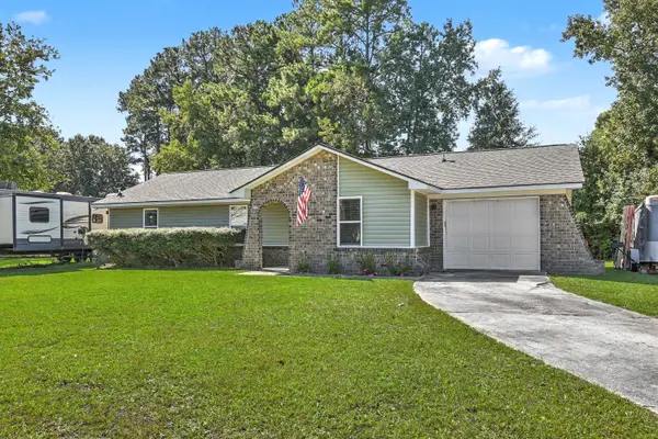 318 Huntsman Dr, Goose Creek, SC 29445