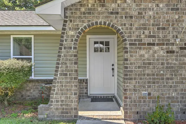 318 Huntsman Dr, Goose Creek, SC 29445