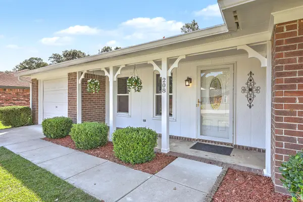 208 Longleaf Rd, Summerville, SC 29486