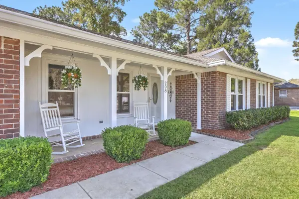 208 Longleaf Rd, Summerville, SC 29486
