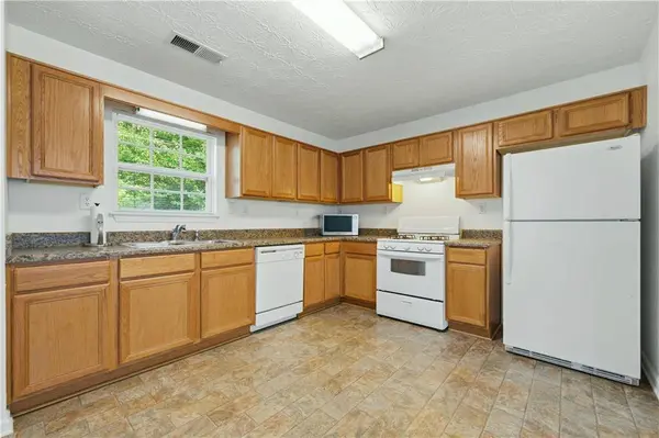 6955 Satterlee Woods LN, Austell, GA 30168