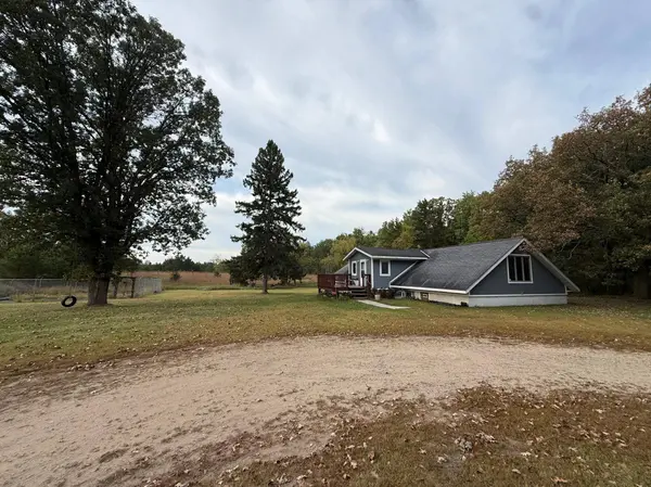 716 Cedar LN, Motley, MN 56466