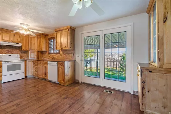 1091 E LARKSPUR DR, Sandy, UT 84094