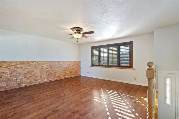 1091 E LARKSPUR DR, Sandy, UT 84094