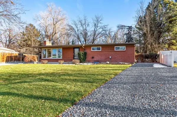 5831 S BEAUMONT DR E, Holladay, UT 84121