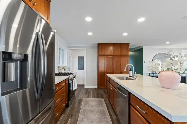 5831 S BEAUMONT DR E, Holladay, UT 84121