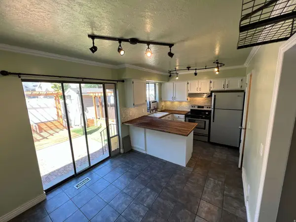 861 E 575 N, Layton, UT 84041