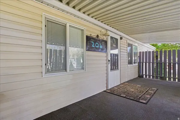 244 E CRESCENT PKWY S #206, Sandy, UT 84070