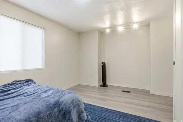 244 E CRESCENT PKWY S #206, Sandy, UT 84070