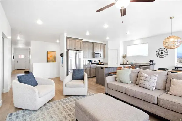 2233 S BEACHCOMBER LN, Garden City, UT 84028