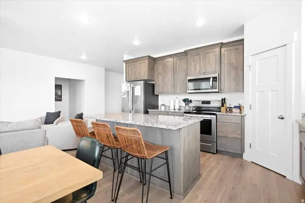 2233 S BEACHCOMBER LN, Garden City, UT 84028