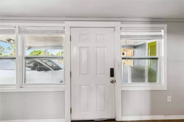 2400 STANFORD AVE, Bradenton, FL 34207