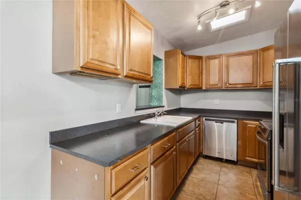 2400 STANFORD AVE, Bradenton, FL 34207