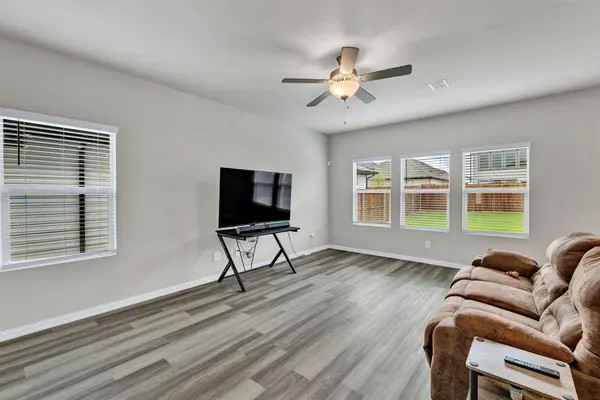 960 Summer Drive, Lavon, TX 75166