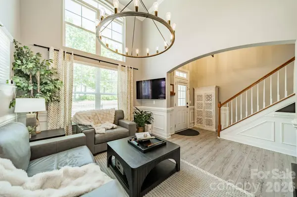 1204 Woodglen LN, Matthews, NC 28104