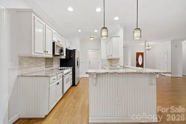 1423 Porch Swing LN, Matthews, NC 28104
