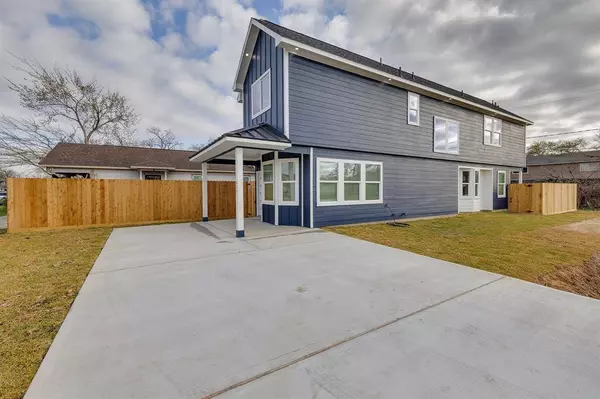 629 S 6th ST, La Porte, TX 77571