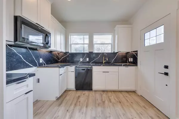 629 S 6th ST, La Porte, TX 77571