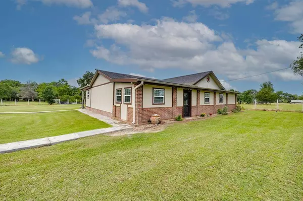 20426 Bracewell RD, Bedias, TX 77831