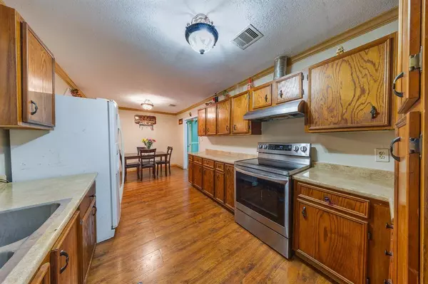 20426 Bracewell RD, Bedias, TX 77831