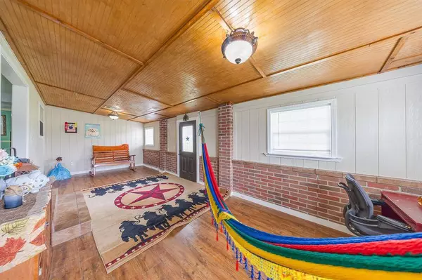 20426 Bracewell RD, Bedias, TX 77831