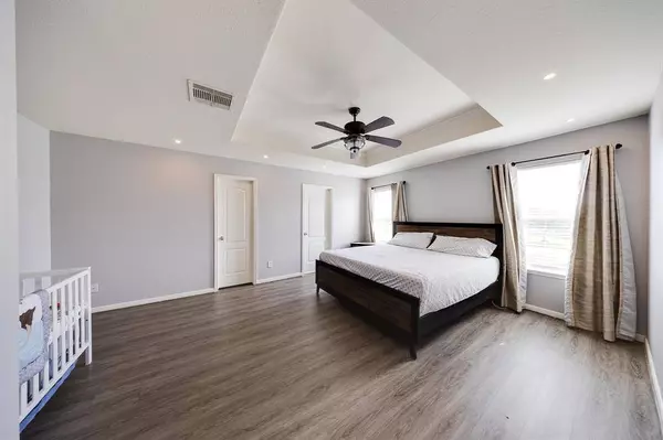 8106 Sweetstone Bluff LN, Cypress, TX 77433