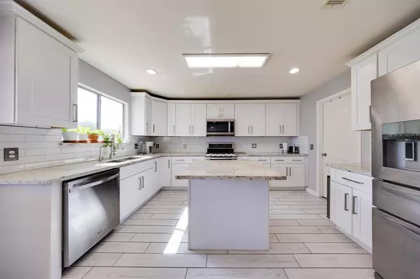 8106 Sweetstone Bluff LN, Cypress, TX 77433