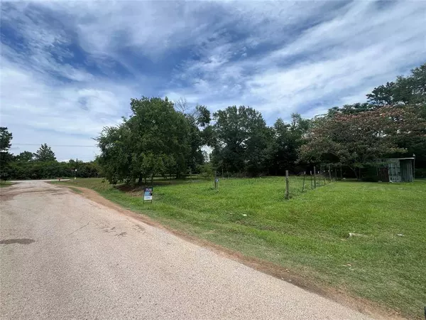 106 Marie Antoinette, Hempstead, TX 77445