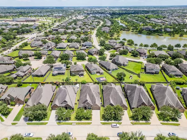 3011 Sunrise Run LN, Pearland, TX 77584