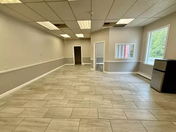 112 Haverhill St #B, North Reading, MA 01864