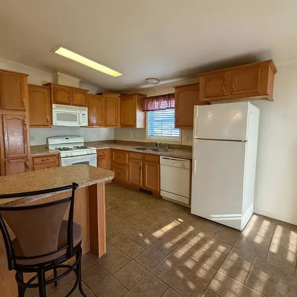 30 Kendall Pond RD #7, Derry, NH 03038