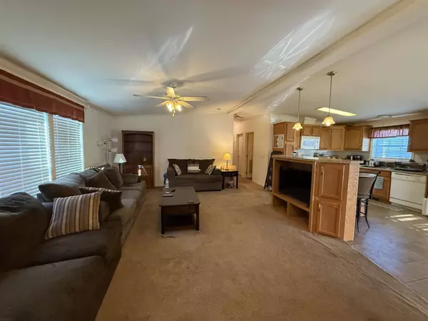 30 Kendall Pond RD #7, Derry, NH 03038