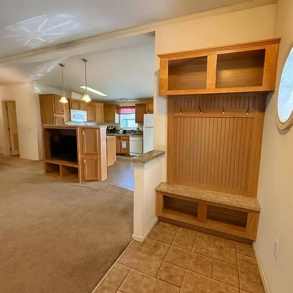 30 Kendall Pond RD #7, Derry, NH 03038