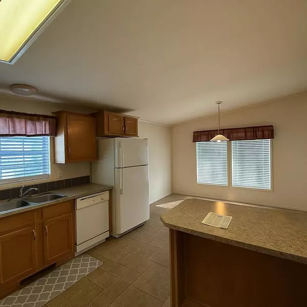 30 Kendall Pond RD #7, Derry, NH 03038