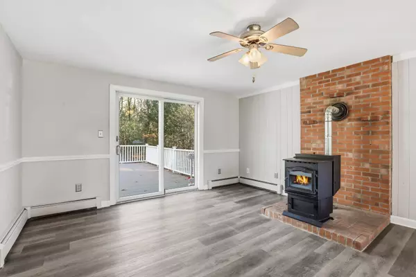 254 Ash Swamp RD, Newmarket, NH 03857