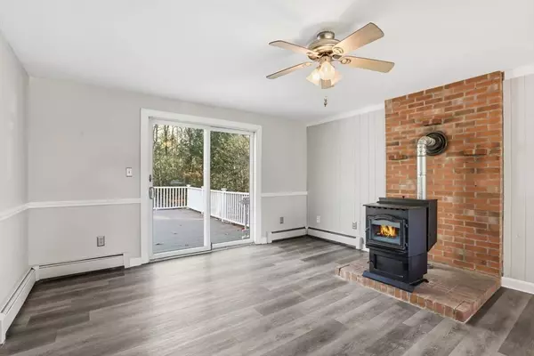 254 Ash Swamp Rd, Newmarket, NH 03857