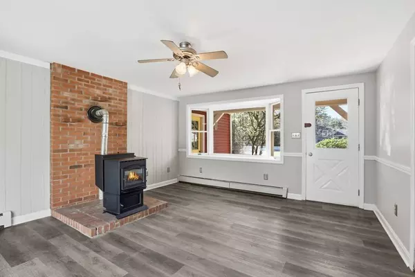 254 Ash Swamp Rd, Newmarket, NH 03857