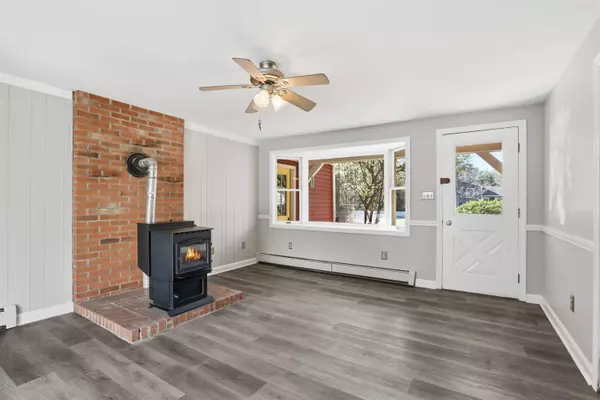 254 Ash Swamp RD, Newmarket, NH 03857