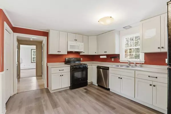 254 Ash Swamp Rd, Newmarket, NH 03857