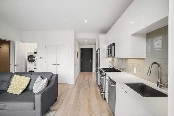 32 Traveler St #411, Boston, MA 02118