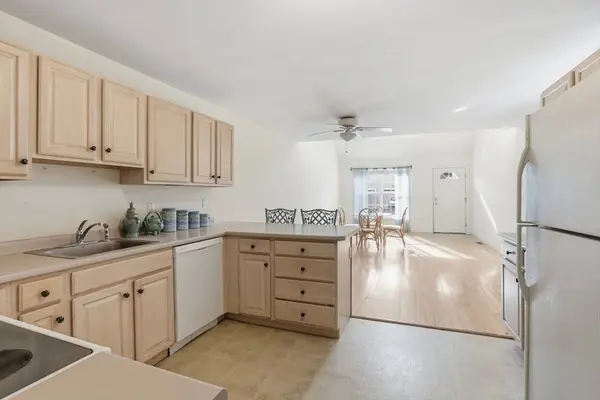 34 Pleasant St #34, Windham, NH 03087